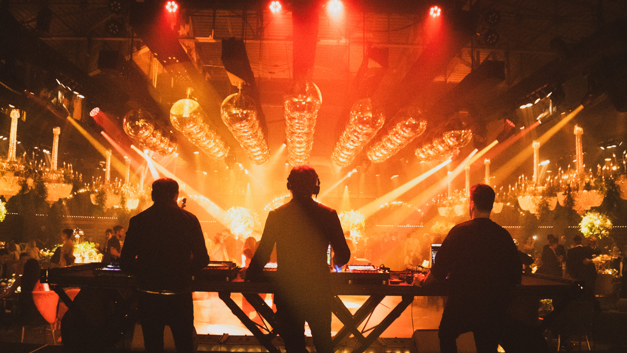 ¿Por qué contratar un DJ Sarapura para tu fiesta?